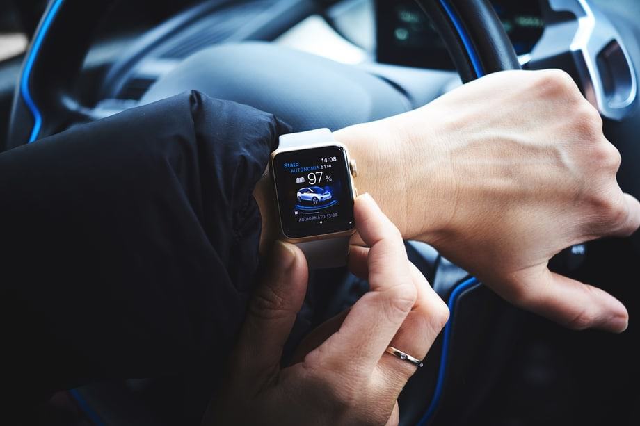 smartwatch-vs-hybrid-apple-watch