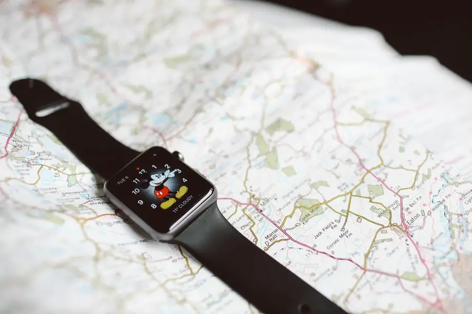 smartwatches-with-google-maps-smartwatch-with-land-map