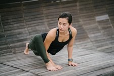 the-best-fitbits-for-weight-loss-women-working-out